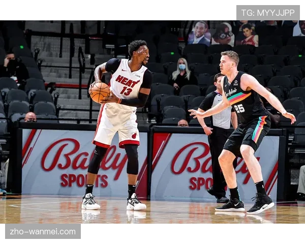 西亚卡姆半场表现抢眼，率队紧咬比分保持竞争力